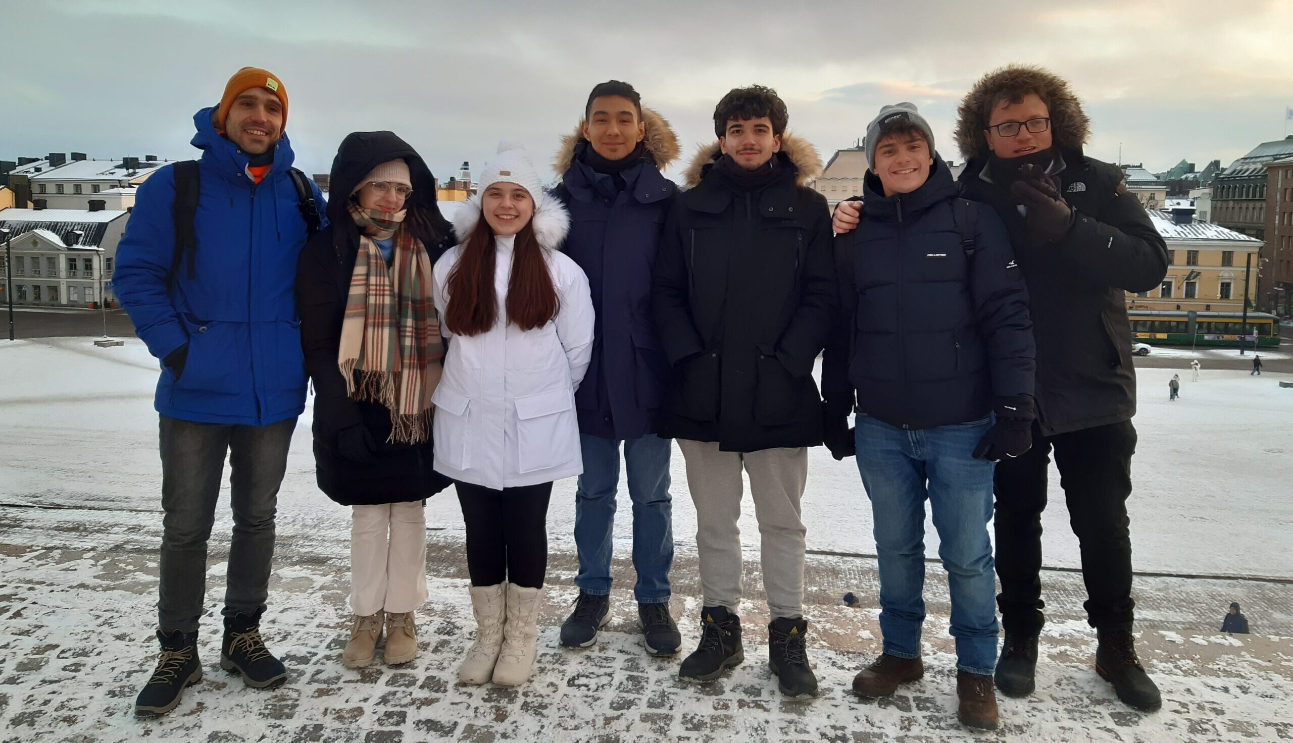Joaquin, Blanca, Olivia, David, Miguel C, Miguel L. ja Güido kaupunkikierroksella.