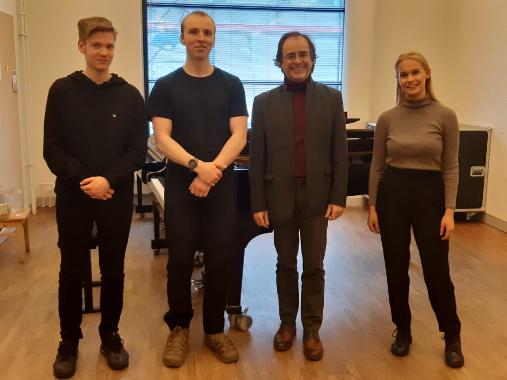 Mark Sulander, Vinha Rechardt, Alberto Urroz ja Niina Hertteli mestarikurssin jälkeen.